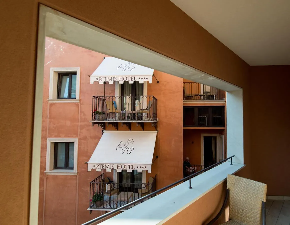 Artemis Hotel Cefalu 4*,